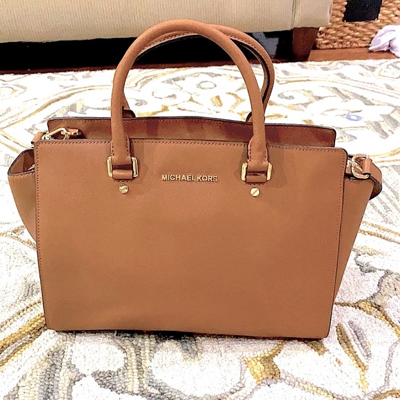 Michael Kors Handbags - 💕 Michael Kors tan leather large satchel bag euc